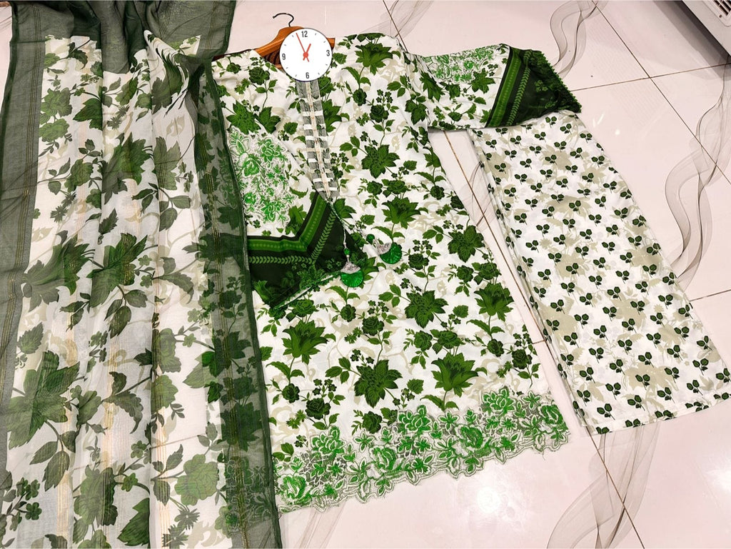 🇵🇰 14 August Special 3-Piece Printed Lawn Suit | Premium Summer Collection | Elegant Women's Dress 💚🤍